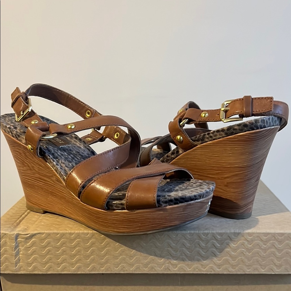 Naturalizer Brown Leather Wedge Sandals
(heel height :10cm)